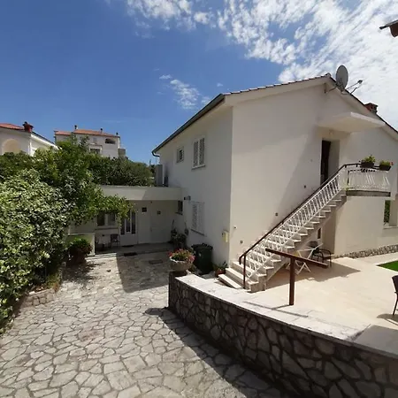 Apartment Lea Krk Town